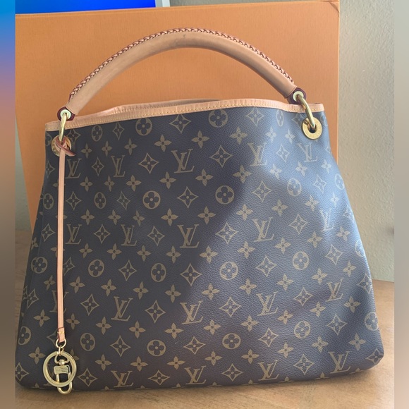 Louis Vuitton Artsy GM Bag - Picture 12 of 13